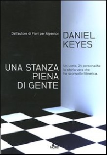 STANZA PIENA DI GENTE (UNA)