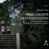 Primi contatti. Visi e atmosfere dall'Indonesia-First encounters. Portraits and atmospheres of Indonesia. Ediz. illustra